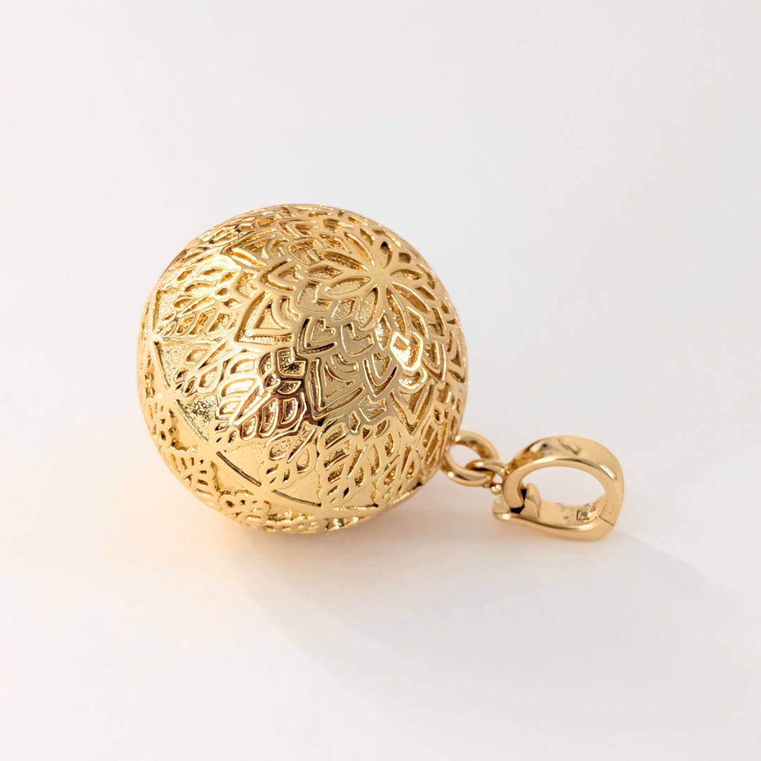 Pendentif bola de grossesse mandala or avec grelot - 2 cm