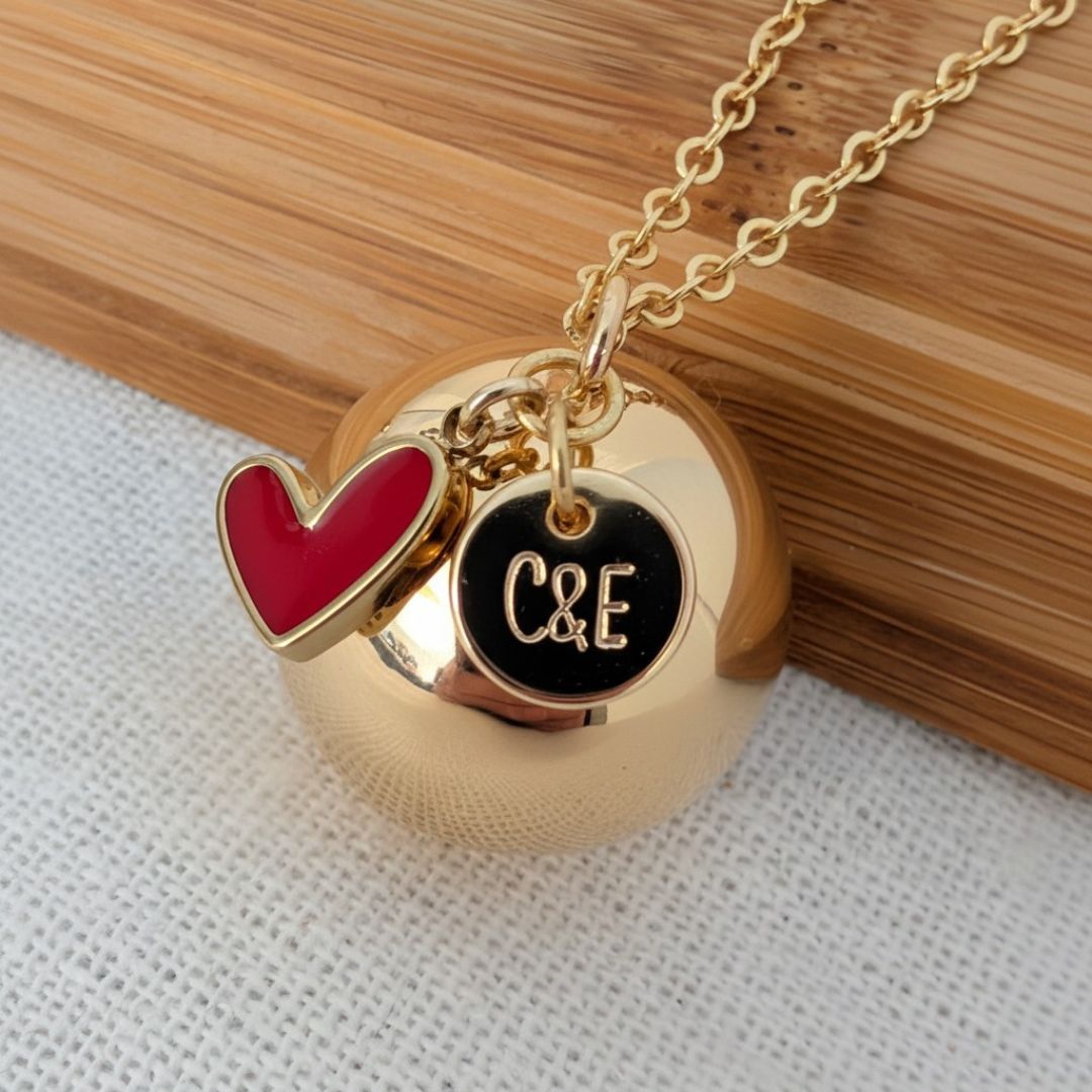 Bola de grossesse personnalisé initiales et coeur rouge - Plaqué or 18k