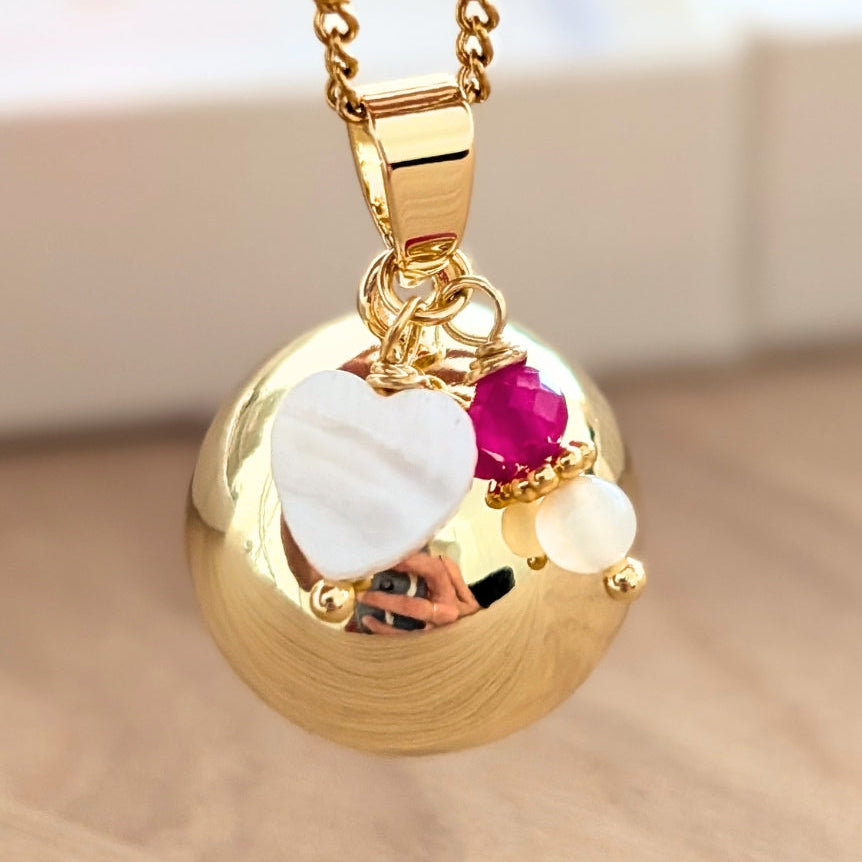 Bola de grossesse or coeur blanc pierre naturelle rubis et perle en nacre plaqué or 18 carats