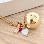collier bola avec coeur en plaqué or 18 carats et chaine en acier inoxydable et pendentif en pierre rubis et perle nacre