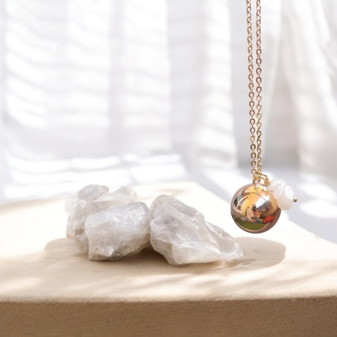 Bola de grossesse or avec 4 pendentifs en pierres naturelles