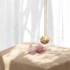 Bola de grossesse or avec 4 pendentifs en pierres naturelles