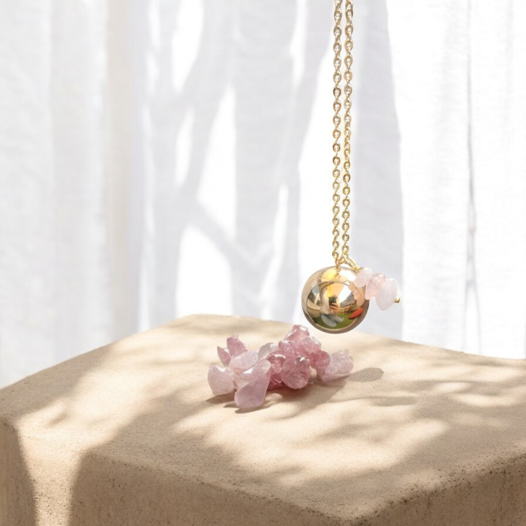 Bola de grossesse or avec 4 pendentifs en pierres naturelles